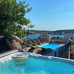 Tisno Resort Apartman *