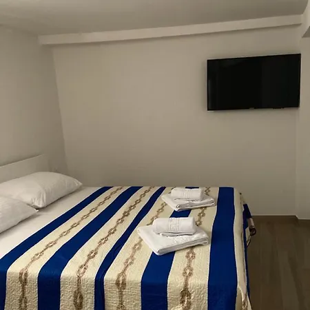 Tisno Resort Апартаменты *