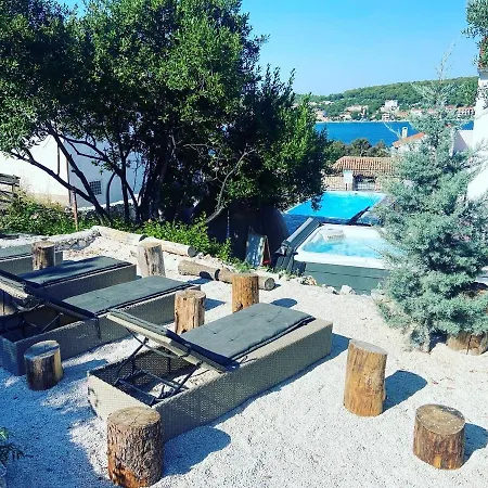 شقة Tisno Resort *