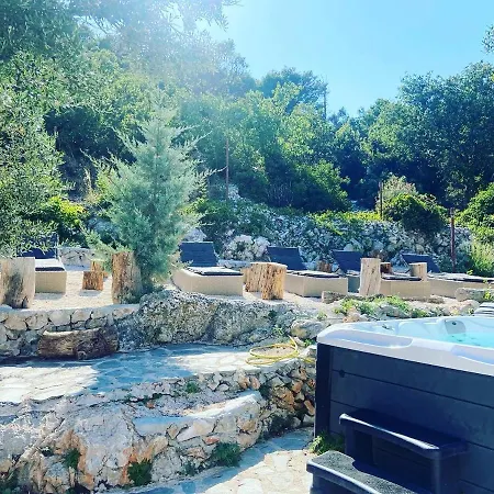 Tisno Resort *