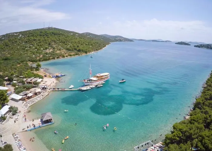 Tisno Resort Апартаменты Тисно